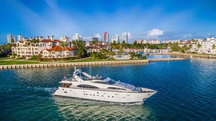 Azimut Mega Yacht cruising in Miami sea